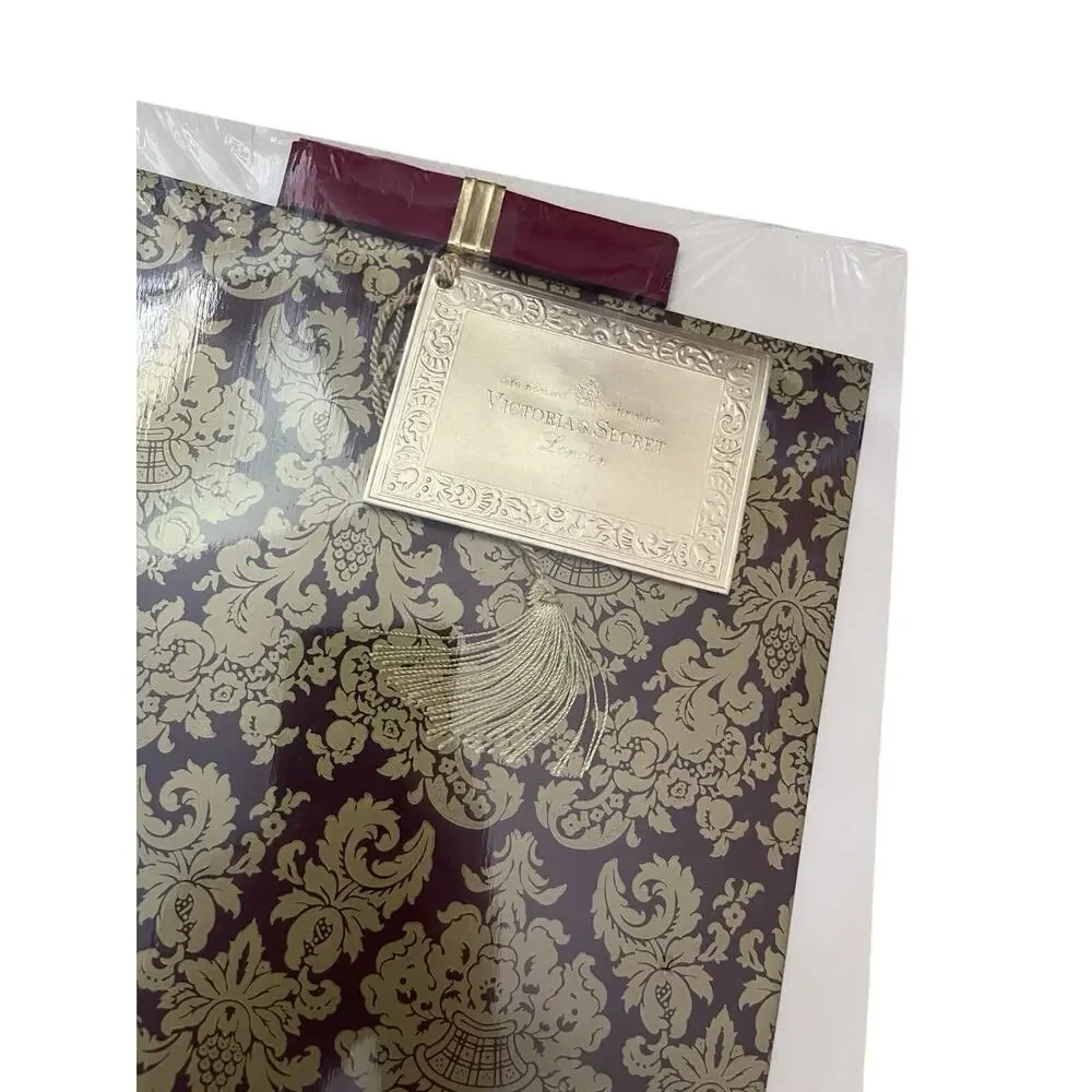 (2) Vintage Victoria’s Secret London Gift Box Wrapping Paper Card Ribbon SET NOS